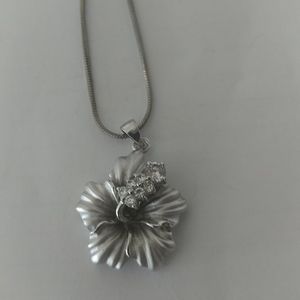 Hybiscus silver necklace